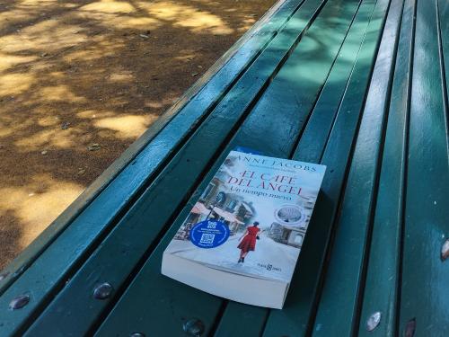 Fuentealta libera libros en distintos puntos de la isla para fomentar el reciclaje y la lectura