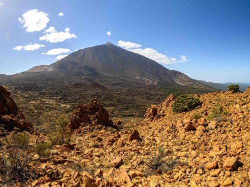 Dávila ve una "barbaridad" que se autorice la manifestación ecologista en el Teide con informes en contra