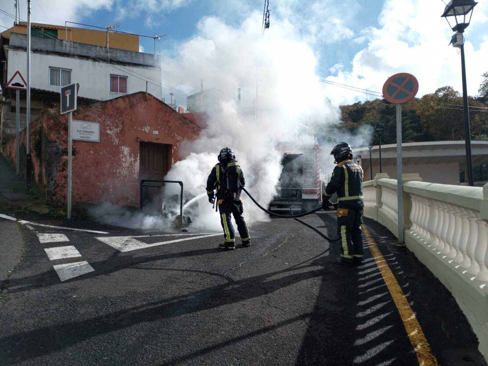 Bomberos de Tenerife intervienen en un incendio en una vivienda en La Matanza
