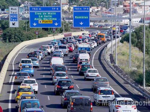 La mitad de los coches que hay no podrán circular por estas ciudades de Canarias