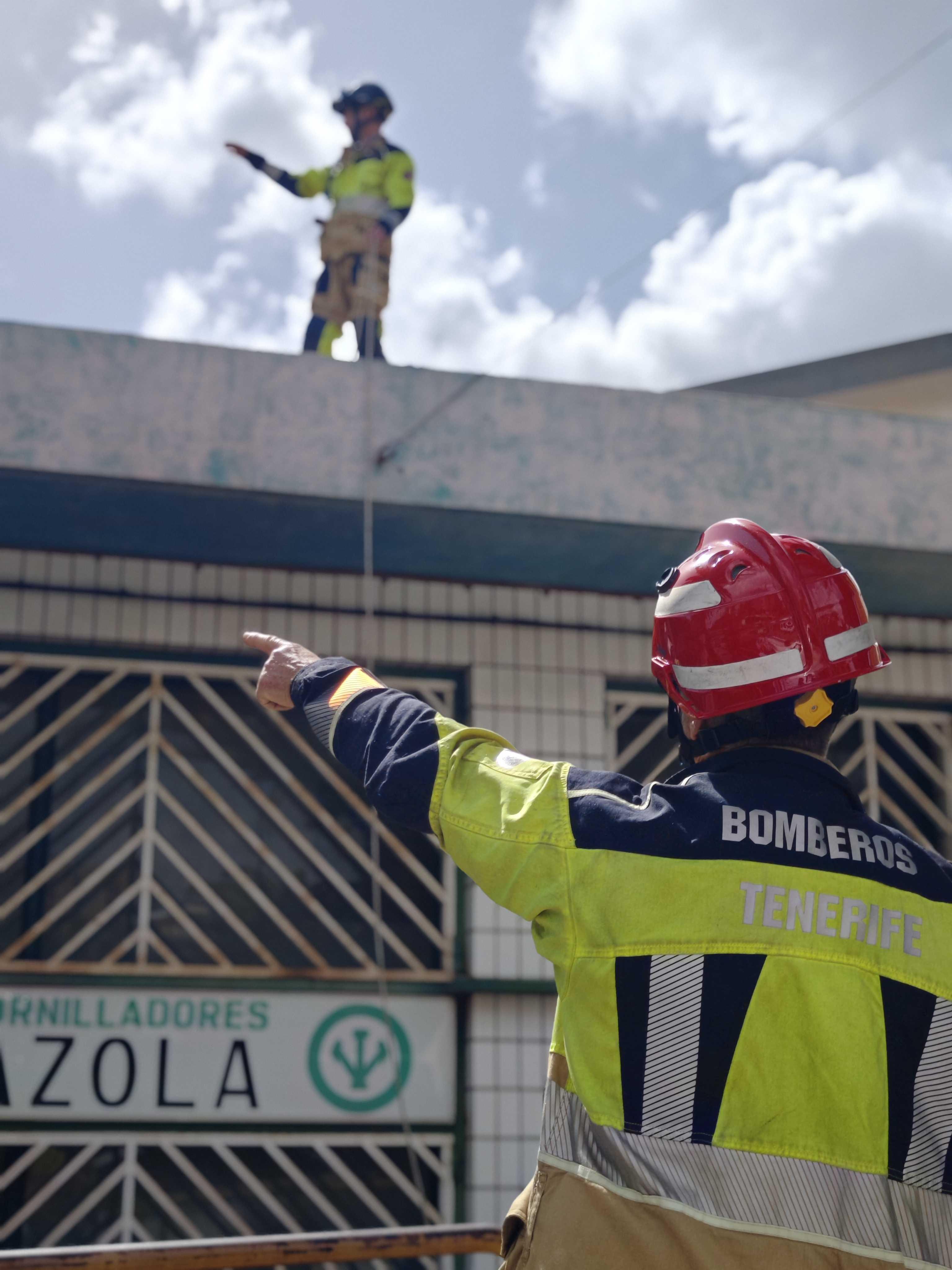 Bomberos de Tenerife extinguen un incendio en una vivienda en Garachico